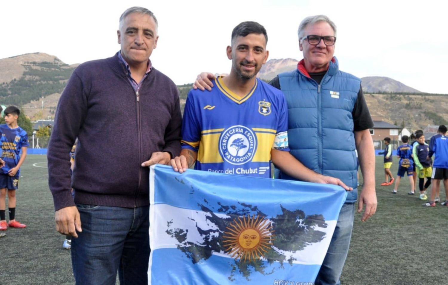 Todos los capitanes de Belgrano de Esquel lucirán un brazalete alusivo a Malvinas
