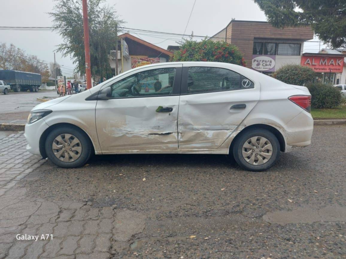 Dos personas fueron trasladadas de manera preventiva al hospital luego de protagonizar un choque