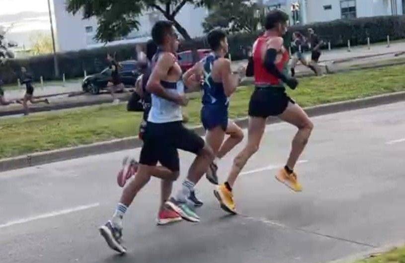 Eulalio “Coco” Muñoz alcanzó el tercer puesto en el Medio Maratón de Rosario