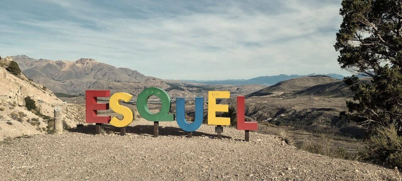 Lunes algo nublado con viento por la tarde en Esquel