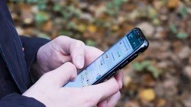 Esquel: Tres personas con el rostro cubierto le robaron el teléfono a un niño de 12 años 