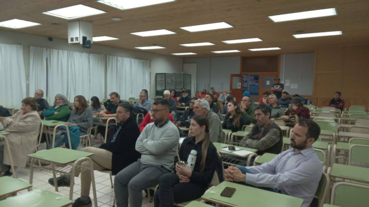 UNPSJB: Realizaron una charla debate sobre los bosques nativos