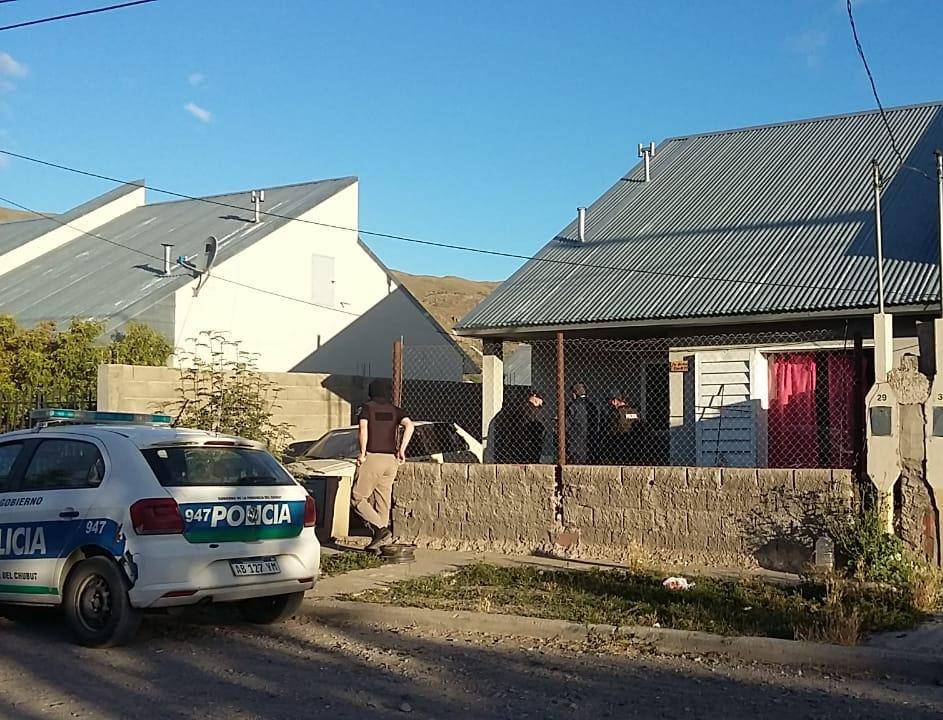 Esquel: Auto secuestrado y un demorado por robo de pesos, dólares y euros