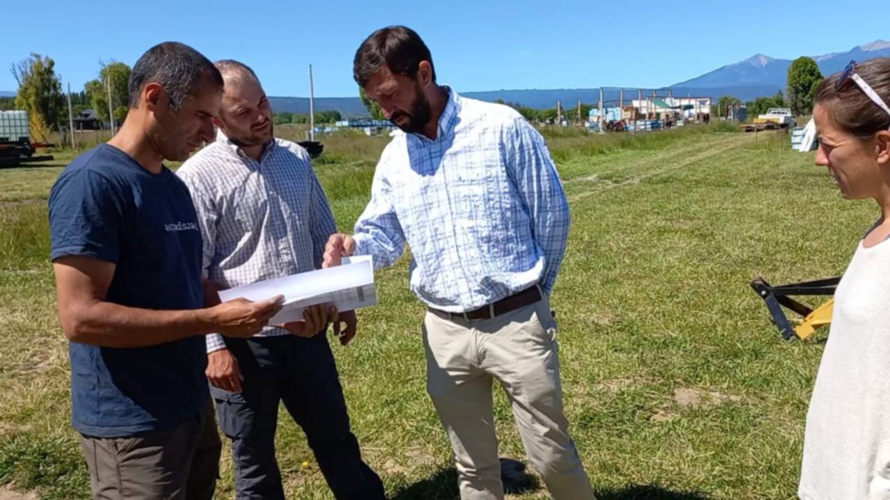 Ingram entregó aportes a un emprendimiento apícola