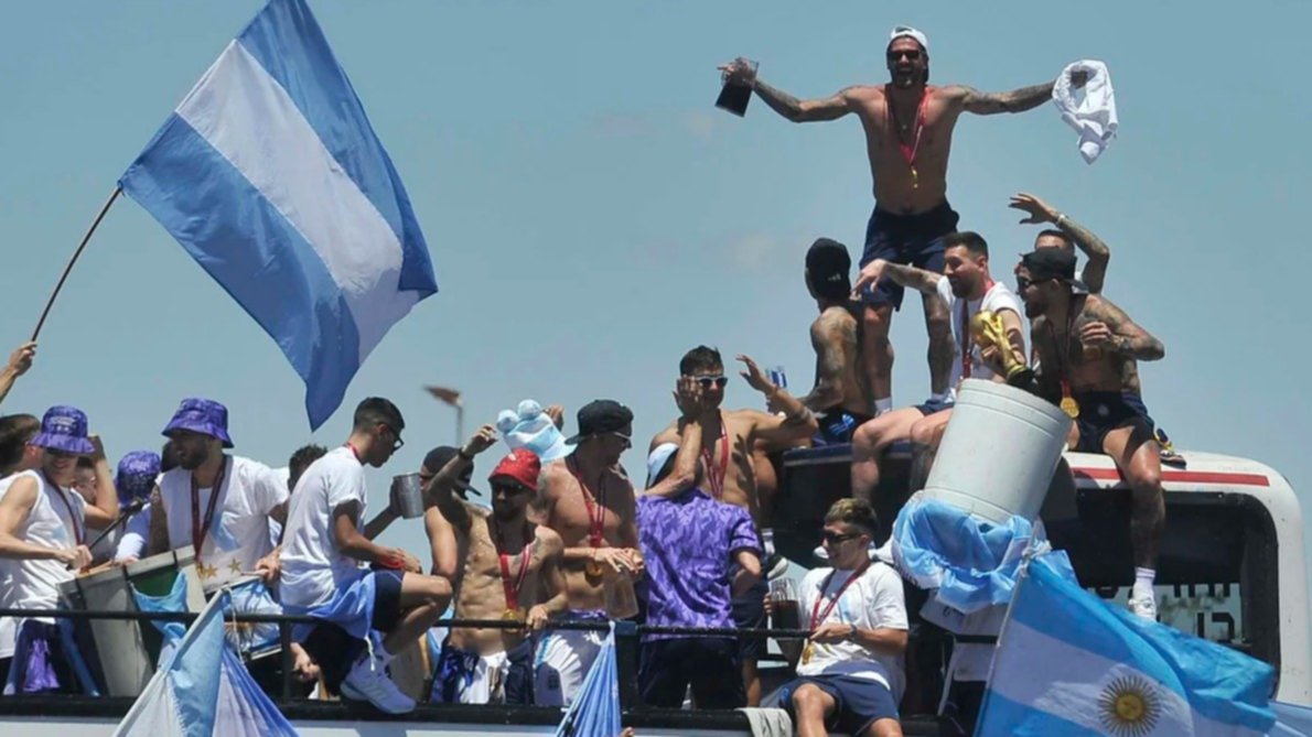 Las mejores fotos de la incre ble caravana de la selecci n